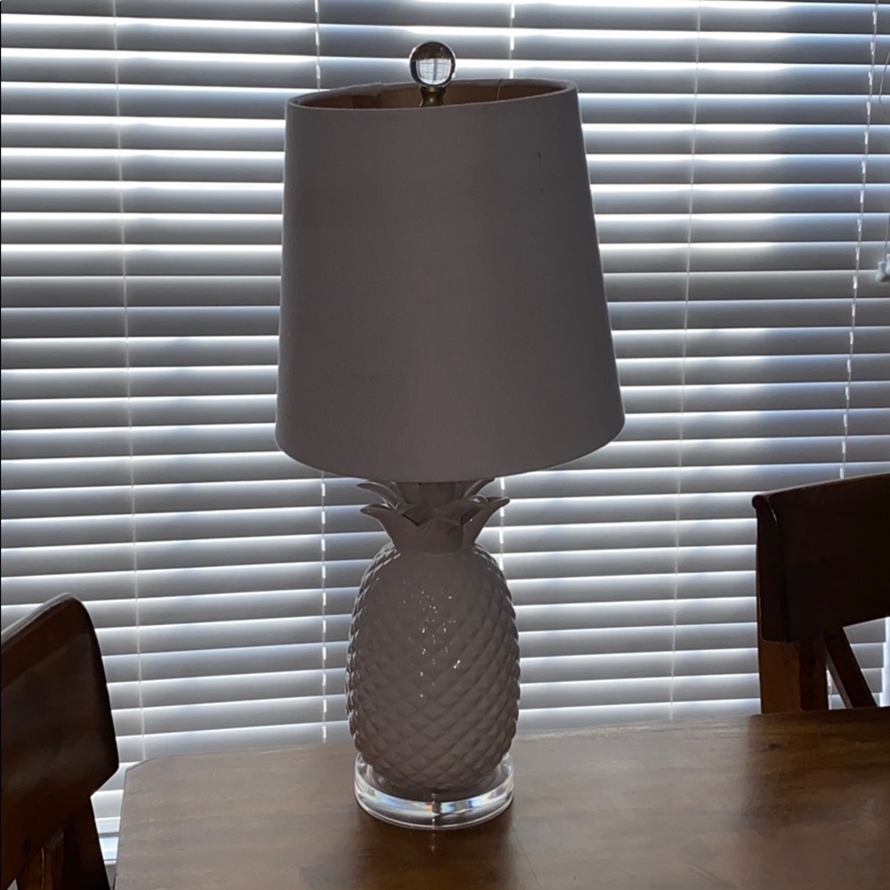 SUPER CUTE PINEAPPLE LAMP!!!